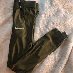 Army green XS 7/8 Nike Leggings with pockets